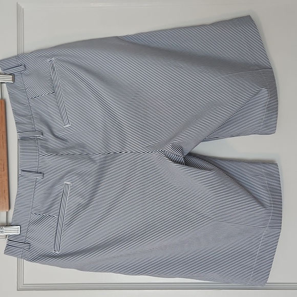 3/$20 Greg Norman Mens Golf Shorts Stripe Dri-Fit 9.5" Sz 33 - Picture 3 of 3